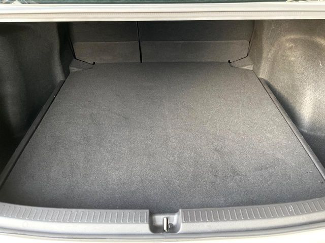 ���i�̂���������ʋ΁A���}���ɏ\���ȉ׎��X�y�[�X���m�ۂ��Ă���܂��B