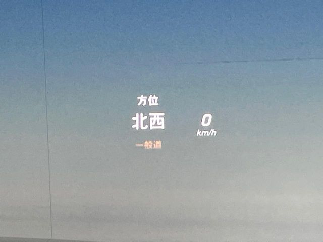 ���w�b�h�A�b�v�f�B�X�v���C:���݂̑��x�⑖�s�����f�W�^���\���ŉ^�]�ȑO���̃K���X�ɓ��e!�^�]���A���������炳���K�v�ȏ����m�F�ł���̂łƂ��Ă��֗��ň��S!