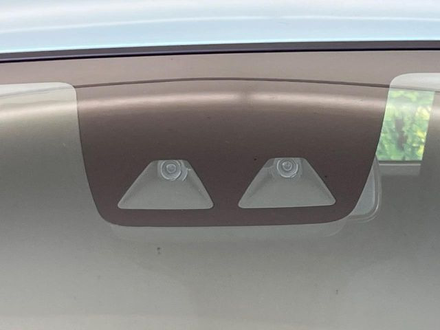 �y�X�}�[�g�A�V�X�g�z���s���ɑO���̎ԗ�����F�����A�Փ˂������Ȏ��͌x��ƃu���[�L�ŏՓˉ���Ɣ�Q�y�����A�V�X�g�B�����S�Ƀh���C�u�����y���݂��������܂��B