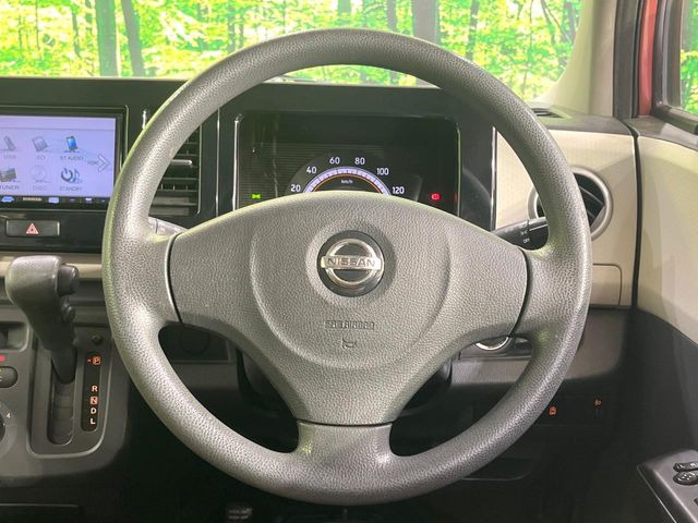 �C���e���A�ɍ��킹���f�U�C���̃X�e�A�����O�́A�^�]�������̂��Ƃ��l���A�^�]���₷���`��A�傫���ł��B�����x�A���ۂɐG���Ă��m���߂��������B