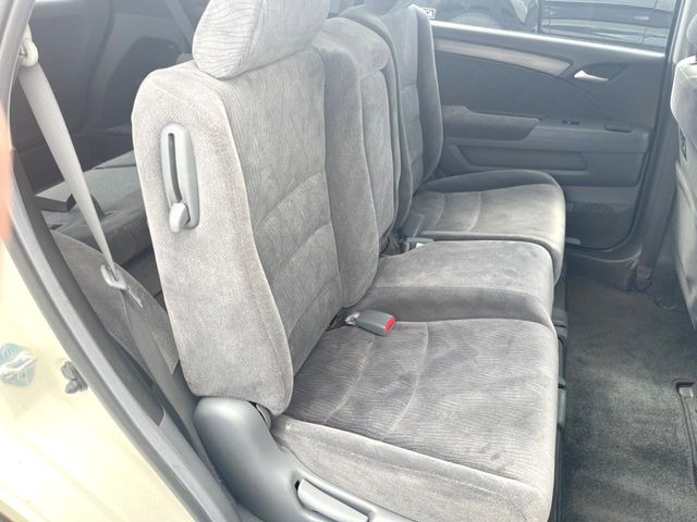 後部座席も気になるようなキズ・汚れやへたり等、大きなダメージはなく、良好な状態です。