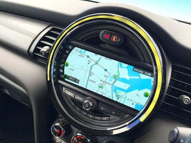 �������i�r:��̊��̂���i�r�́A����������ԓ������o���Ă���܂��B�I�[�f�B�I�@�\���[�����Ă���܂��̂ŁA�^�]�����y���߂܂���