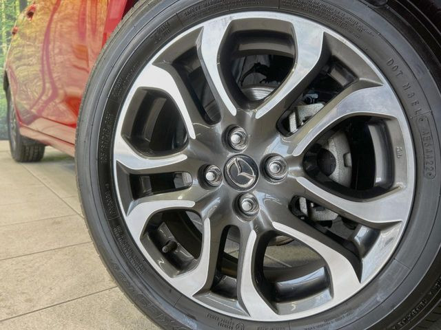 �y����16�C���`�A���~�z�C�[���z�O�ςɃ}�b�`���������A���~�z�C�[���𑕒����Ă���܂��B�e��ЊO�A���~�z�C�[����A�X�^�b�h���X�^�C�����戵�����Ă���܂��B���񂲑��k����������