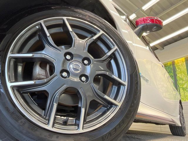 �y����16�C���`�A���~�z�C�[���z�O�ςɃ}�b�`���������A���~�z�C�[���𑕒����Ă���܂��B�e��ЊO�A���~�z�C�[����A�X�^�b�h���X�^�C�����戵�����Ă���܂��B���񂲑��k����������