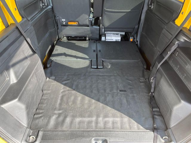 ���i�̂���������ʋ΁A���}���ɏ\���ȉ׎��X�y�[�X���m�ۂ��Ă���܂��B�Z�J���h�V�[�g��|���ƁA�傫�ȉו��̐ύڂ��\�ł���