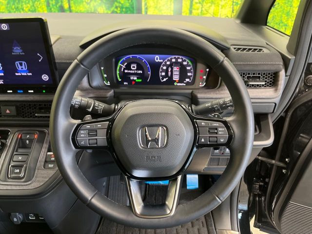 �y�z���_�Z���V���O�z���s���ɑO���̎ԗ�����F�����A�Փ˂������Ȏ��͌x��ƃu���[�L�ŏՓˉ���Ɣ�Q�y�����A�V�X�g�B�����S�Ƀh���C�u�����y���݂��������܂��B