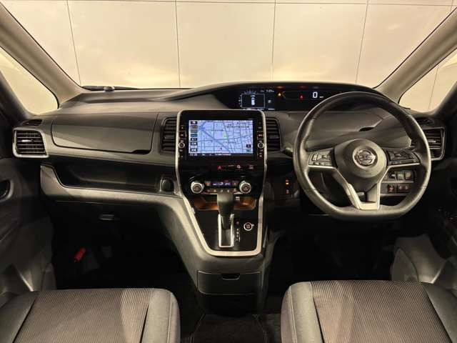 セレナ2.0 ハイウェイスター セカンドスライドアップシート 4WD