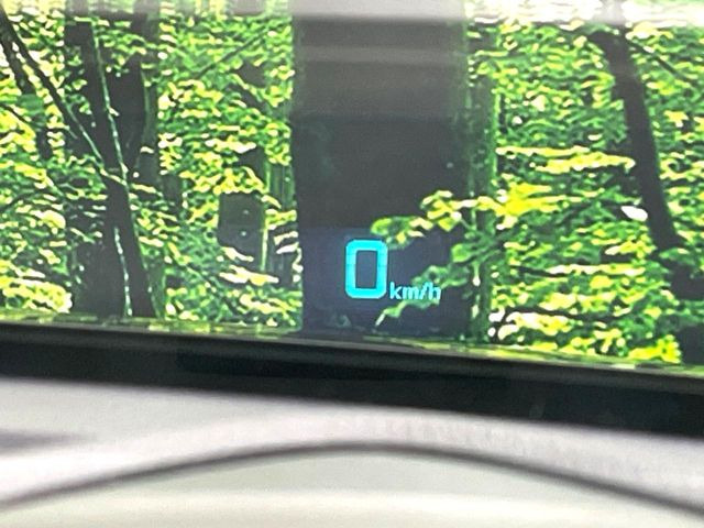 �y�w�b�h�A�b�v�f�B�X�v���C�z���݂̑��x�⑖�s�����f�W�^���\���ŉ^�]�ȑO���̃K���X�ɓ��e!�^�]���A�ڐ������炳���K�v�ȏ����m�F�ł���̂łƂ��Ă��֗��ň��S!