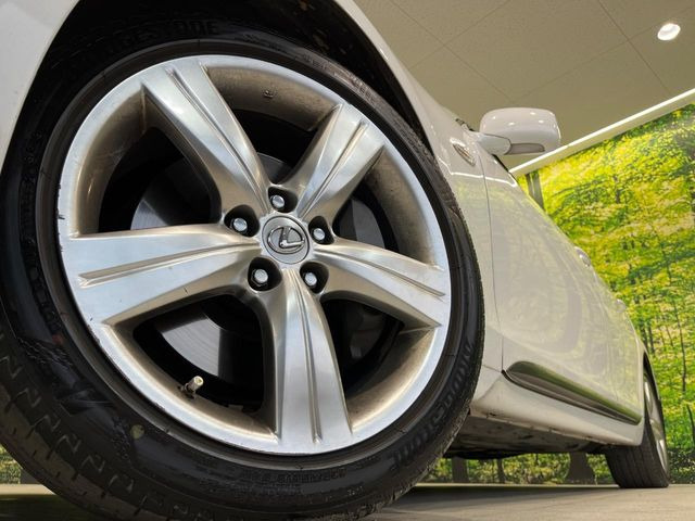 【純正18インチアルミホイール】外観にマッチした純正アルミホイールを装着しております。各種社外アルミホイールや、スタッドレスタイヤも取扱いしております。是非ご相談ください♪