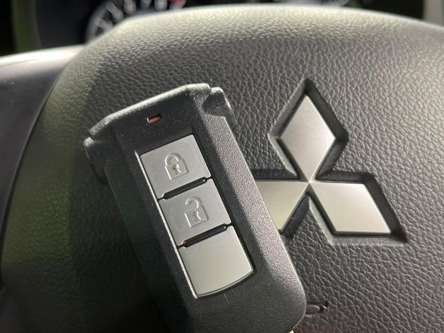 �y�I�y���[�V�����L�[�z�J�o����|�P�b�g�ɓ��ꂽ�܂܂ł��h�A�̎{���E�������\�ȃX�}�[�g�L�[�𑕔��B�G���W���̃I���E�I�t�����J�M�����o���K�v����������Ƃ��Ă��֗��ł���