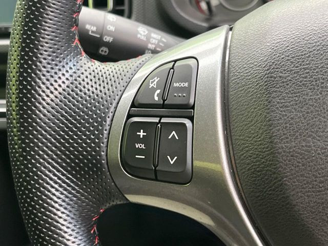 【ステアリングスイッチ】運転中、前方から目線をそらすことなく、オーディオ等の操作が可能な便利機能!安心&快適なドライブを演出してくれます♪