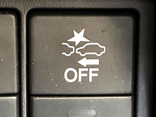 �y�z���_�Z���V���O�z���s���ɑO���̎ԗ�����F�����A�Փ˂������Ȏ��͌x��ƃu���[�L�ŏՓˉ���Ɣ�Q�y�����A�V�X�g�B�����S�Ƀh���C�u�����y���݂��������܂��B