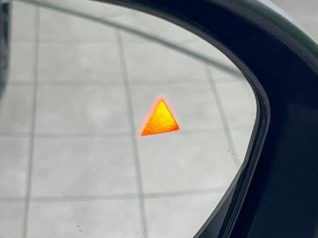 �y�u���C���h�X�|�b�g���[�j���O�z���s���A�h�A�~���[�̎��p�ɂȂ�₷���ӏ��Ɍ㑱�Ԃ��ڋ߂���ƃT�C�h�~���[�t�߂Ɍx����\���A�h���C�o�[�ɒ��ӊ��N�����Ă���܂��B