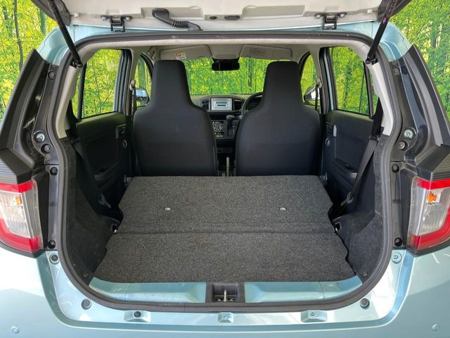 ���i�̂���������ʋ΁A���}���ɏ\���ȉ׎��X�y�[�X���m�ۂ��Ă���܂��B�Z�J���h�V�[�g��|���ƁA�傫�ȉו��̐ύڂ��\�ł���