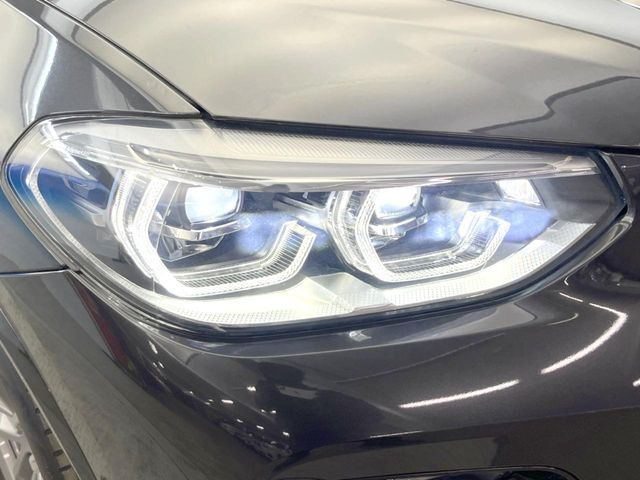 ●LEDヘッドライト:夜間走行時も良好な視界を確保し安心して運転できる高輝度LEDヘッドライトを装備!点灯速度が早く、消費電力も抑えられています。