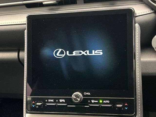 �y9�C���` �f�B�X�v���C�I�[�f�B�I�z���ʃf�B�X�v���C�ւ������̃X�}�[�g�t�H���ƘA�g���āA�i�r��bluetooth�ł̉��y�Đ����\�ł���f�U�C���͂�����񑀍쐫���ǍD!�ʓr�i�r�@�\�̎�t�\�ł���