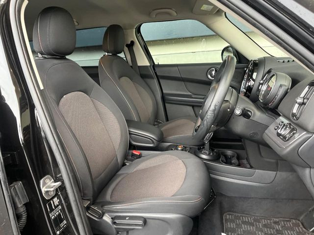 ���O��:�������Ƃ����h���C�o�[�X�y�[�X�ŁA�����Ԃ̉^�]�ł����K�ɂ��߂������������܂��B