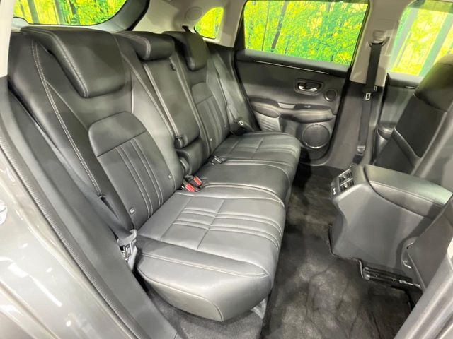 後部座席も気になるようなキズ・汚れやへたり等、大きなダメージはなく、良好な状態です。