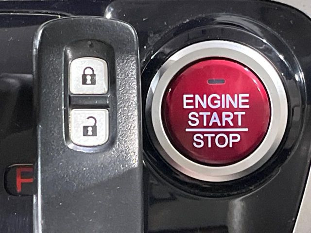 �yHonda�X�}�[�g�L�[�z�J�o����|�P�b�g�ɓ��ꂽ�܂܂ł��h�A�̎{���E�������\�ȃX�}�[�g�L�[�𑕔��B�G���W���̃I���E�I�t�����J�M�����o���K�v����������Ƃ��Ă��֗��ł���