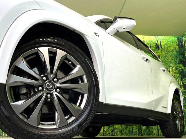 �y����18�C���`�A���~�z�C�[���z�O�ςɃ}�b�`���������A���~�z�C�[���𑕒����Ă���܂��B�e��ЊO�A���~�z�C�[����A�X�^�b�h���X�^�C�����戵�����Ă���܂��B���񂲑��k����������