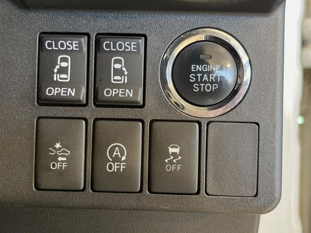 【両側パワースライドドア】スマートキーや運転席のスイッチで後席両側スライドドアの開閉が可能♪電動だから力を入れてドアを開ける必要が無く、小さなお子様でも簡単に開け閉めでき快適です♪