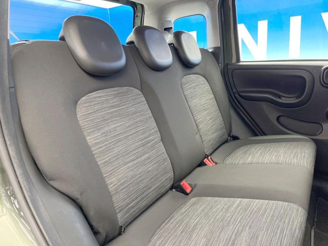 ●後部座席も気になるようなキズ・汚れやへたり等、大きなダメージはなく、良好な状態です。