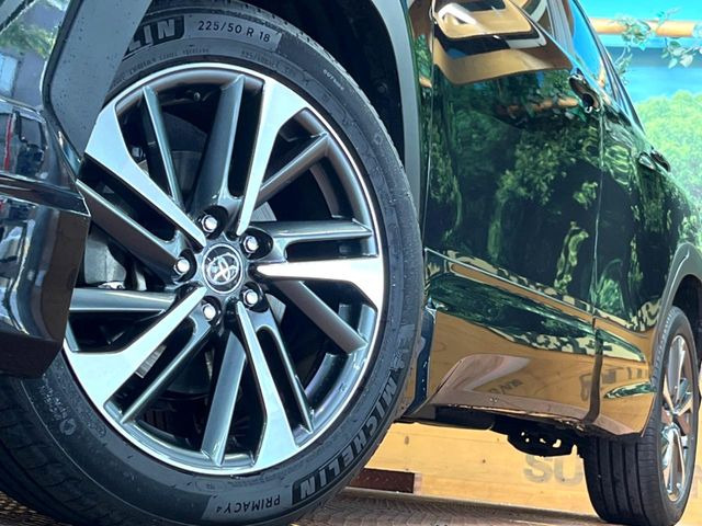 �y����18�C���`�A���~�z�C�[���z�O�ςɃ}�b�`���������A���~�z�C�[���𑕒����Ă���܂��B�e��ЊO�A���~�z�C�[����A�X�^�b�h���X�^�C�����戵�����Ă���܂��B���񂲑��k����������