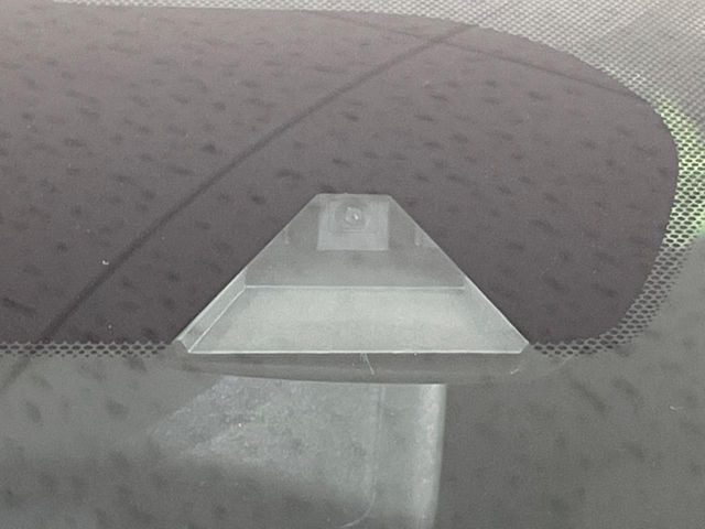 �y�G�}�[�W�F���V�[�u���[�L�z���s���ɑO���̎ԗ�����F�����A�Փ˂������Ȏ��͌x��ƃu���[�L�ŏՓˉ���Ɣ�Q�y�����A�V�X�g�B�����S�Ƀh���C�u�����y���݂��������܂��B