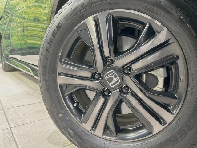 �y����16�C���`�A���~�z�C�[���z�O�ςɃ}�b�`���������A���~�z�C�[���𑕒����Ă���܂��B�e��ЊO�A���~�z�C�[����A�X�^�b�h���X�^�C�����戵�����Ă���܂��B���񂲑��k����������