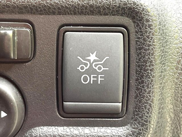 �y�G�}�[�W�F���V�[�u���[�L�z���s���ɑO���̎ԗ�����F�����A�Փ˂������Ȏ��͌x��ƃu���[�L�ŏՓˉ���Ɣ�Q�y�����A�V�X�g�B�����S�Ƀh���C�u�����y���݂��������܂��B