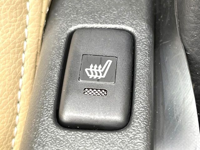 【シートヒーター】寒い日に重宝するシートヒーター!エアコンより早く温まってくれるので寒がりの人も安心ですね♪エアコンの温風は乾燥するから苦手、という方にもをおすすめです。