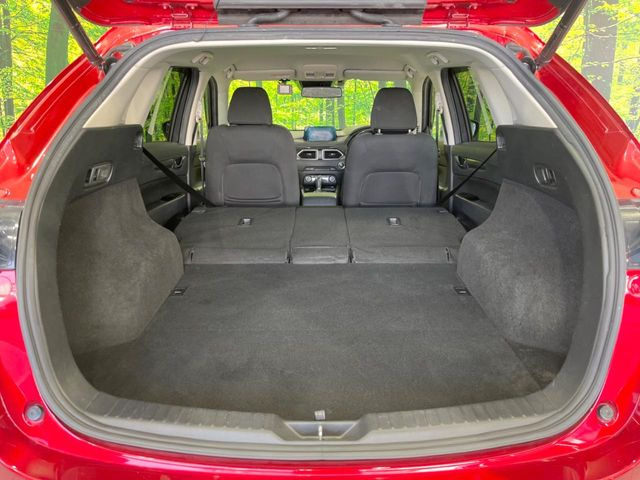 ���i�̂���������ʋ΁A���}���ɏ\���ȉ׎��X�y�[�X���m�ۂ��Ă���܂��B�Z�J���h�V�[�g��|���ƁA�傫�ȉו��̐ύڂ��\�ł���