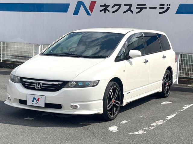 高透明度のガラス皮膜で撥水はもちろん、上質なツヤ・光沢を実現。紫外線や酸性雨から大切な愛車を保護し、色あせ・劣化を防止。「弾スプラッシュコート」、「弾プリミッサコート」からお選びいただけます。