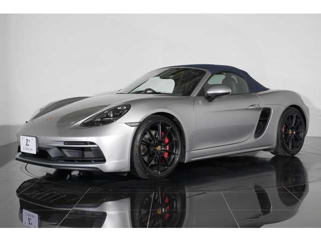 <��v����>4.0L �����Ό�6�C��DOHC�A400ps/42.8kgm�A�S��&times;�S��&times;�S��mm 4390&times;1800&times;1270mm�A�ԗ��d�� 1440kg