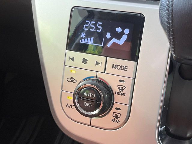 【オートエアコン】一度お好みの温度に設定すれば、車内の温度を検知し風量や温度を自動で調整。暑い&hellip;寒い&hellip;と何度もスイッチ操作をする必要はありません。快適な車内空間には必須の機能ですね♪