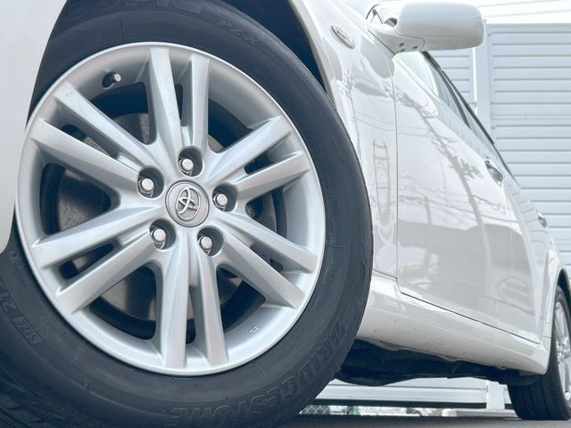 �y����16�C���`�A���~�z�C�[���z�O�ςɃ}�b�`���������A���~�z�C�[���𑕒����Ă���܂��B�e��ЊO�A���~�z�C�[����A�X�^�b�h���X�^�C�����戵�����Ă���܂��B���񂲑��k����������