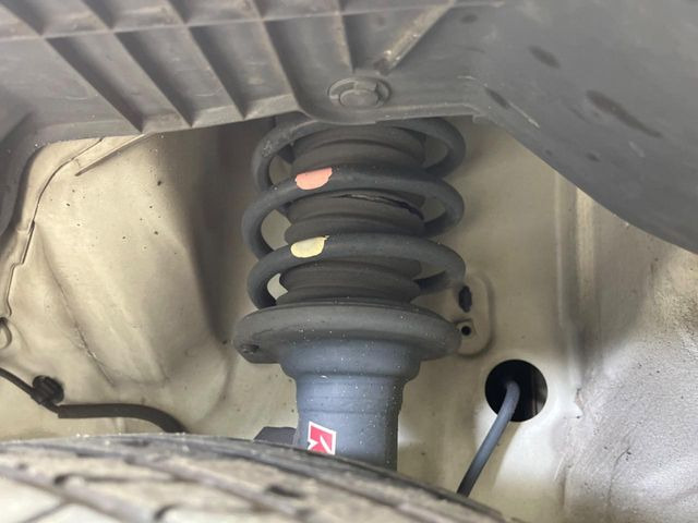 お車を安心してお乗りいただく為には、足回りの定期点検が欠かせません。サービスサポート(有償保証)では無料点検もご提供しており、安心のカーライフをお過ごしいただけるサポート体制が整っています。