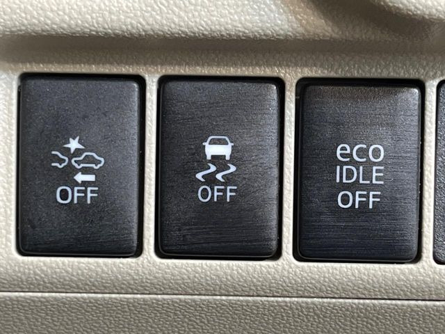 【スマートアシスト】走行中に前方の車両等を認識し、衝突しそうな時は警報とブレーキで衝突回避と被害軽減をアシスト。より安全にドライブをお楽しみいただけます。