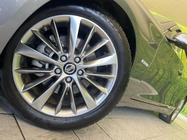 �y����18�C���`�A���~�z�C�[���z�O�ςɃ}�b�`���������A���~�z�C�[���𑕒����Ă���܂��B�e��ЊO�A���~�z�C�[����A�X�^�b�h���X�^�C�����戵�����Ă���܂��B���񂲑��k����������