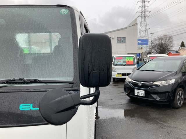 �����X�����ˎs�ɂ��铭���Ԃ̐��X VAN TRACK CARS �o���g���J�[�Y���˓X����