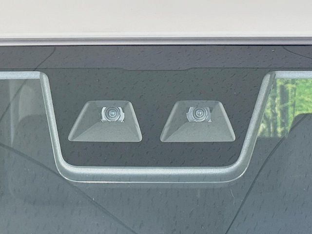 �y�X�}�[�g�A�V�X�g�z���s���ɑO���̎ԗ�����F�����A�Փ˂������Ȏ��͌x��ƃu���[�L�ŏՓˉ���Ɣ�Q�y�����A�V�X�g�B�����S�Ƀh���C�u�����y���݂��������܂��B