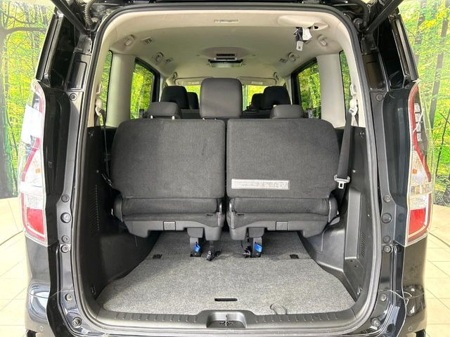 ���i�̂���������ʋ΁A���}���ɏ\���ȉ׎��X�y�[�X���m�ۂ��Ă���܂��B�Z�J���h�V�[�g��|���ƁA�傫�ȉו��̐ύڂ��\�ł���