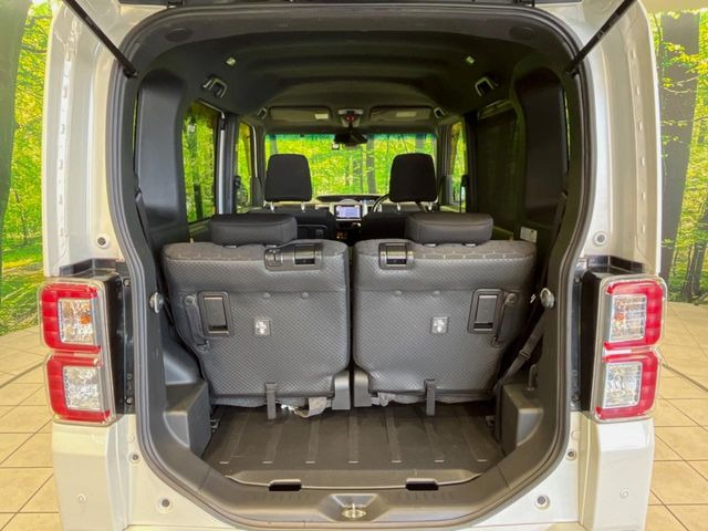 積み下ろしのしやすいデッキにはたっぷりと荷物を積み込んでいただけます。遊びから仕事まで、様々なシーンで頼れます♪