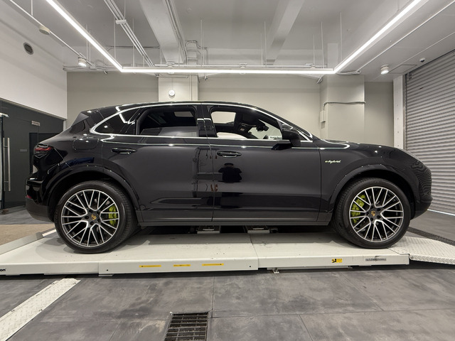 カイエンE ハイブリッド ティプトロニックS 4WD