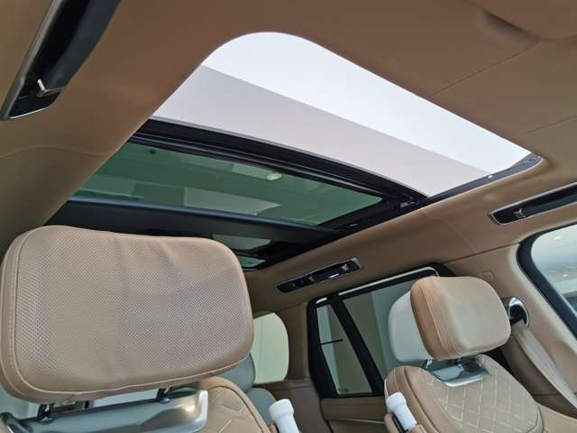 レンジローバーSV 4.4L P530 スタンダードホイールベース 4WD