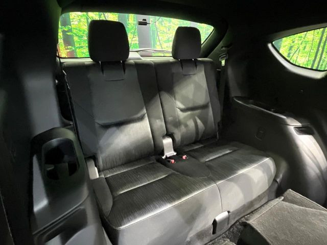 3列目シートはもちろん状態良好☆大人でもゆったりと座って頂けますので、大人数でのお出かけもラクラクです♪ご家族で、気の知れた仲間で、ドライブに行くのが楽しみですね♪