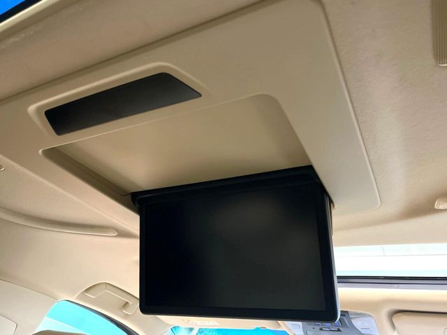 �y�����G���^�[�e�C�������g�V�X�e���z��Ȃɂ�����̕����喞���́A�l�C���[�J�[�I�v�V�����𑕔��B��p�̉����V�X�e���ƁA���ʂ̃��j�^�[�ňړ�����DVD�������y���݂��������܂��B