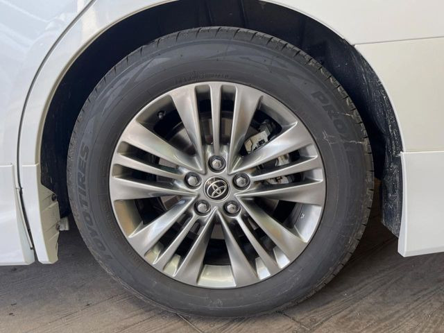 �y����18�C���`�A���~�z�C�[���z�O�ςɃ}�b�`���������A���~�z�C�[���𑕒����Ă���܂��B�e��ЊO�A���~�z�C�[����A�X�^�b�h���X�^�C�����戵�����Ă���܂��B���񂲑��k����������