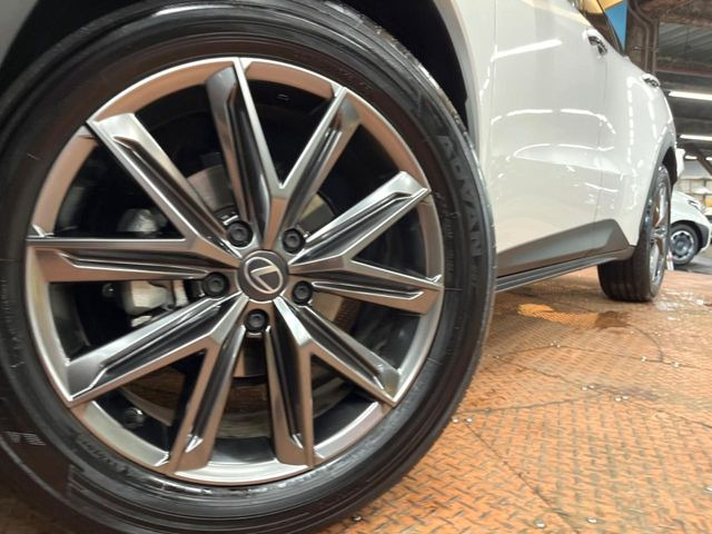 �y�����A���~�z�C�[���z�O�ςɃ}�b�`���������A���~�z�C�[���𑕒����Ă���܂��B�e��ЊO�A���~�z�C�[����A�X�^�b�h���X�^�C�����戵�����Ă���܂��B���񂲑��k����������