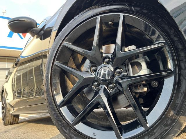 �y���������C���`�A���~�z�C�[���z�O�ςɃ}�b�`���������A���~�z�C�[���𑕒����Ă���܂��B�e��ЊO�A���~�z�C�[����A�X�^�b�h���X�^�C�����戵�����Ă���܂��B���񂲑��k����������